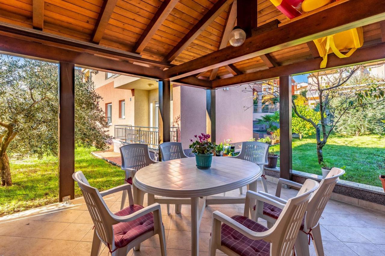 Istriensonne - Apartments Veruda Mit Grillterrasse Pula Exteriör bild