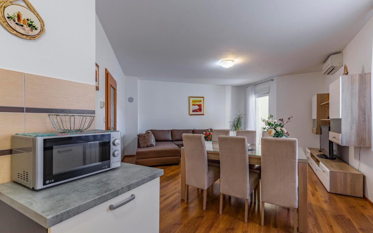 Istriensonne - Apartments Veruda Mit Grillterrasse Pula Exteriör bild