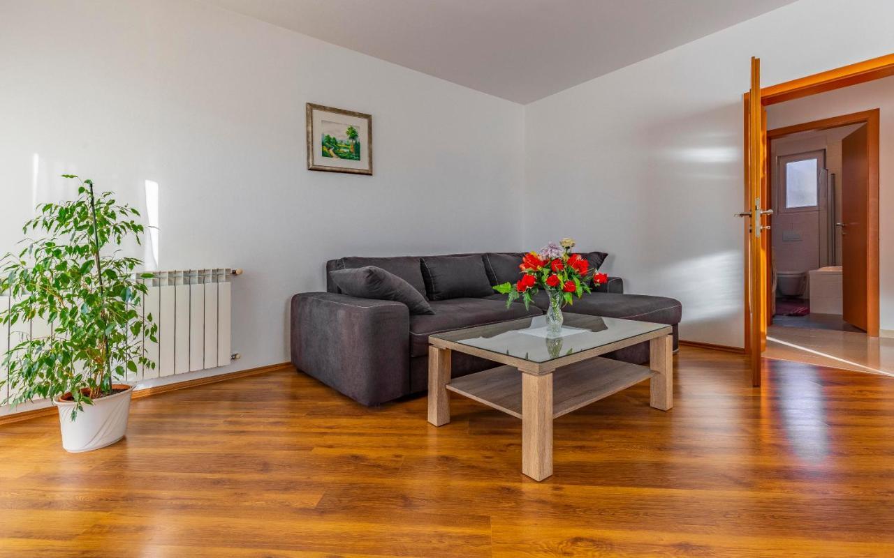 Istriensonne - Apartments Veruda Mit Grillterrasse Pula Exteriör bild