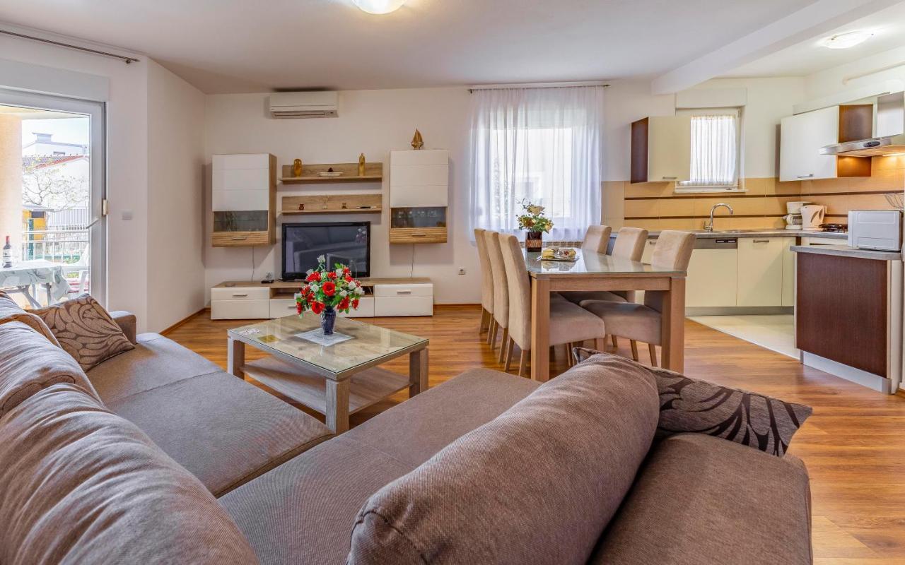 Istriensonne - Apartments Veruda Mit Grillterrasse Pula Exteriör bild