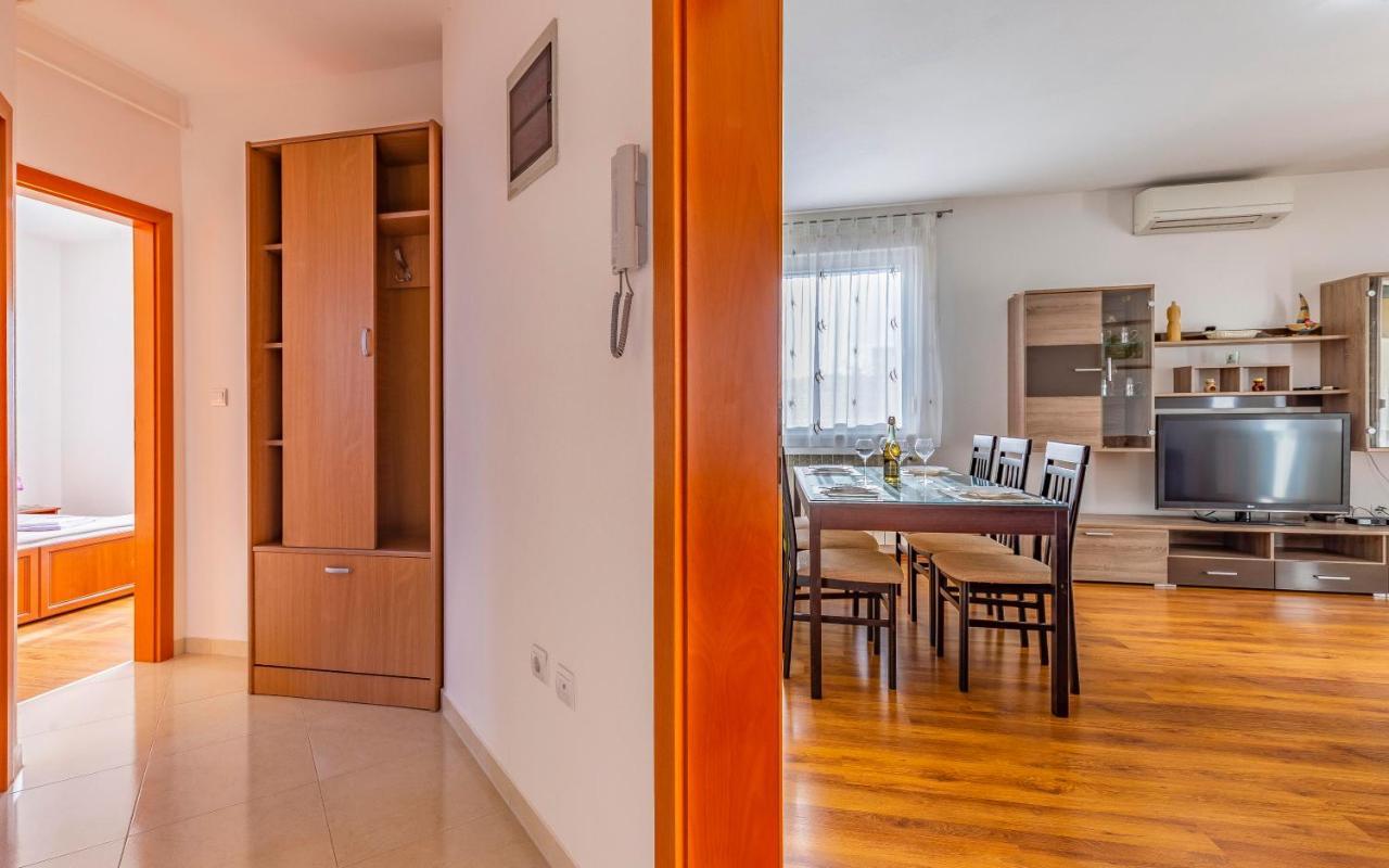 Istriensonne - Apartments Veruda Mit Grillterrasse Pula Exteriör bild