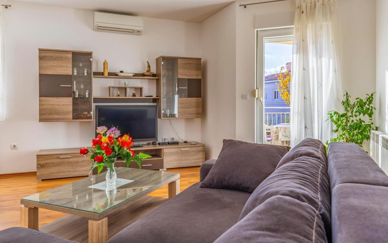Istriensonne - Apartments Veruda Mit Grillterrasse Pula Exteriör bild