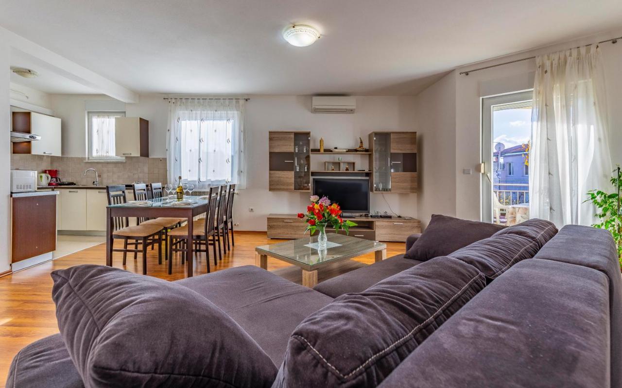Istriensonne - Apartments Veruda Mit Grillterrasse Pula Exteriör bild
